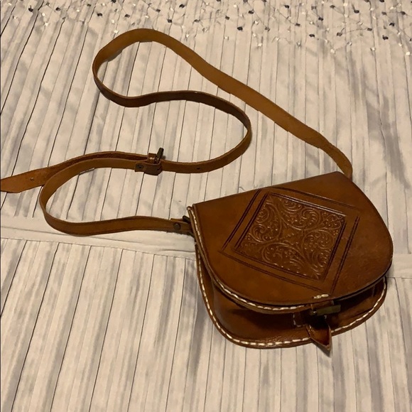Tan handmade leather purse with beautiful details - Picture 1 of 5